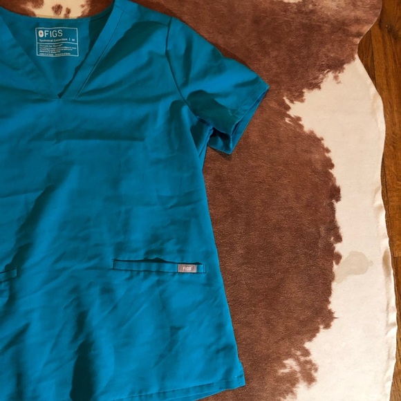 Figs Technical Collection scrub top
size medium - Picture 2 of 4